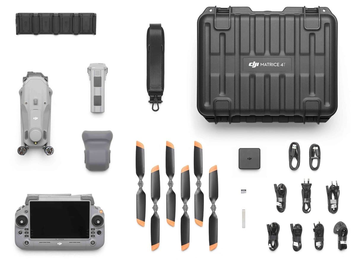 DJI Matrice 4T teljes csomag: drón, RC Plus 2 távirányító, védőtáska, akkumulátorok, propellerek és tartozékok